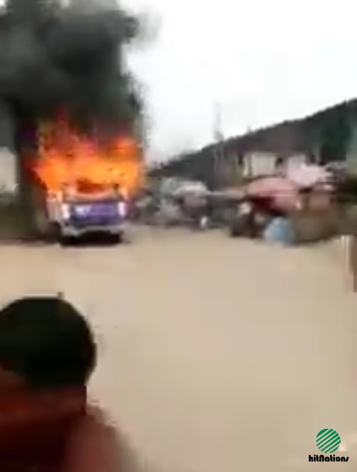 Massive Looting Breaks Out As Unknown Gunmen Set Truck Ablaze In Anambra (Video) 